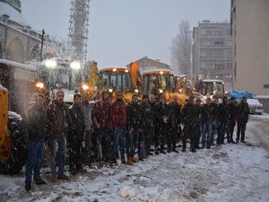 Hakkari Belediyesi kar seferberliği başlattı!