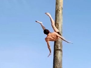 Yarışmacı dev direkten böyle düştü