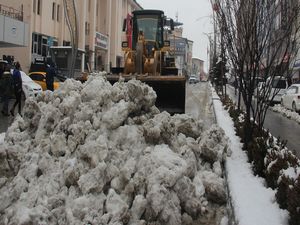 Hakkari'de 5 köy, 8 mezra yolu ulaşıma kapandı!