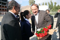 DEVLET BAKANI ÖZAK HAKKARİ'DE