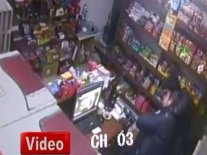 Önce öptü sonra boğazını kesti