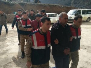 Hakkari'de Göçmen Kaçakçılarına Operasyon