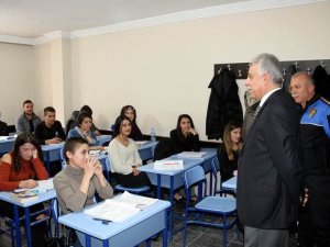 Vali Toprak destekleme kurs merkezini ziyaret etti