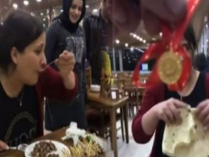 Yarım saatte 151 adet çöp et şiş yedi