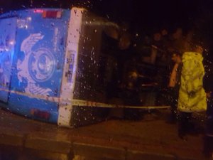 Askerleri taşıyan otobüs devrildi: 23 yaralı