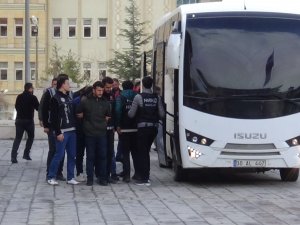 Hakkari’de 15 kişi gözaltına alındı