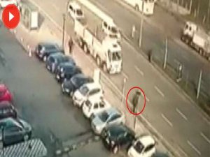 Kamyonun altında feci ölüm