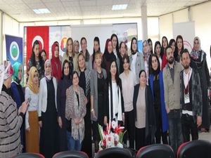 Hakkari’de 8 mart paneli düzenlendi