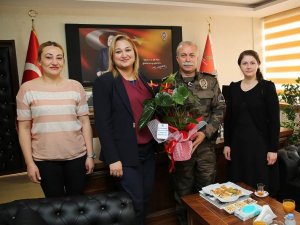 Vali eşi Toprak öğrencilerin hayalini gerçekleştirdi