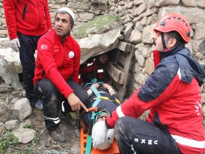 Hakkari’de gerçeğini aratmayan UMKE tatbikatı