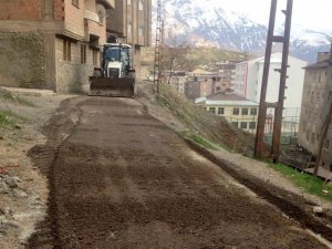 Hakkari’de yol bakım, onarım çalışmaları sürüyor