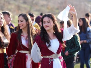 Sınırda kaynaşmanın en güzel örneği sergilendi