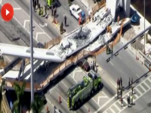 Üst geçit çöktü: Yaralılar var