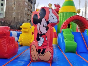 Hakkari belediyesi baharı çocuk şenliği ile kutluyor