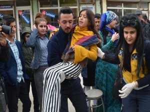 Fırtına çatıları uçurdu: 1 yaralı
