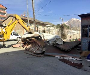 Hakkari’de kaçak barakalar kaldırılıyor