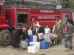 FİRMA SUSUZ BIRAKTI BELEDİYE SAHİP ÇIKTI