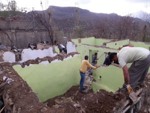 Çukurca’da toprak evler tarihe karışıyor