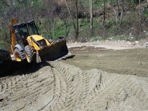 Şemdinli’de yol çalışması