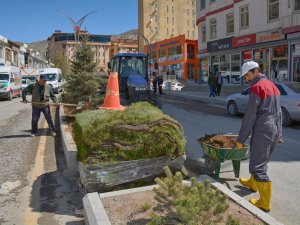 Hakkari orta refüjlerle güzelleşiyor