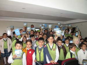 Hakkari polisinden çocuklara trafik eğitimi