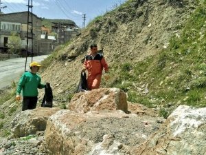 Hakkari’de çevre temizliği başlatıldı