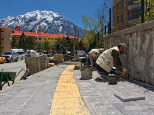 Hakkari’de engelliler için kaldırımlar inşa ediliyor!