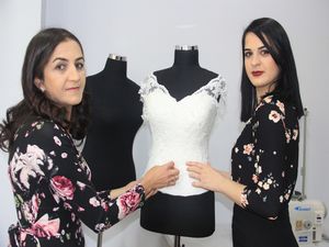 Hakkari’de  AR-YA Moda Evi hizmete açıldı