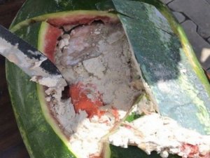 Karpuzun içinde 65 kilo 750 gram eroin ele geçirildi.
