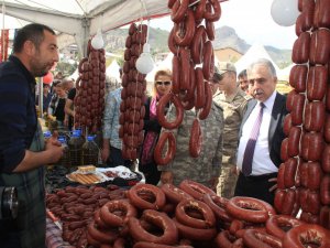 Hakkari’de yöresel ürünler fuarı açıldı