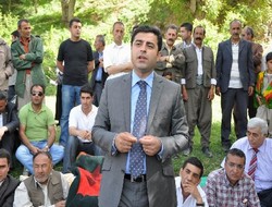 Demirtaş Hakkari'ye demir attı