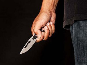 Eşini 17 yerinden bıçakladı!