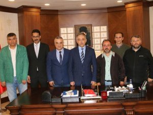 Karadeniz'li gazeteciler Vali Toprak'ı ziyaret etti