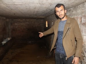 Selde akılalmaz olay! Ahırı su basınca...