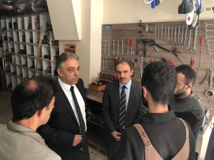 Vali Toprak esnafları ziyaret etti