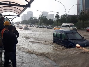Sağanak sele dönüştü