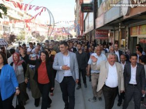 Selim Sadak Yüksekova'da ziyaretlerde bulundu