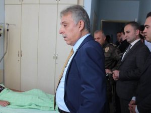 Vali Toprak yaralı askerleri ziyaret etti