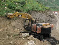 Yakılan işmakineleri görüntülendi