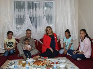 Vali Toprak, kaya ailesinin evine konuk oldu