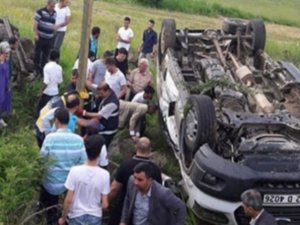 Yolcu minibüsü devrildi: 14 yaralı