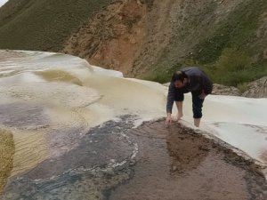 Travertenler, güzelliği ile göz kamaştırıyor