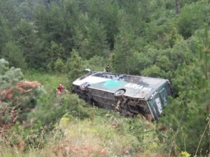 Cenazeye gidenler kaza yaptı: 2 ölü, 25 yaralı