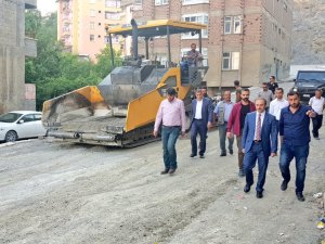 Hakkari’de asfalt çalışmaları sürüyor