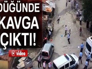 Onlarca kişi taş ve sopalarla birbirine girdi