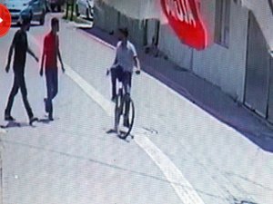 Yaşlı kadının 10 bin lirasını çalıp kaçtılar