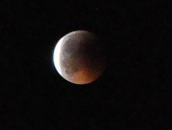 Hakkari'de ay tutulması