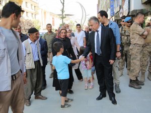 Hakkari’deki protokol halkla kaynaştı