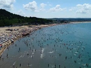 Sahiller tatilcilerle dolup taştı