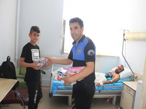 Hakkari TDP ve TEM polisi hasta çocukları sevindirdi